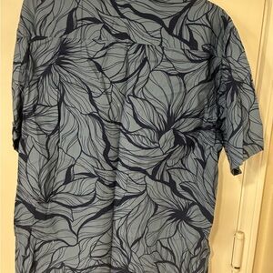 Quiksilver Men's Navy and light blue (not black) Leaf Print Shirt